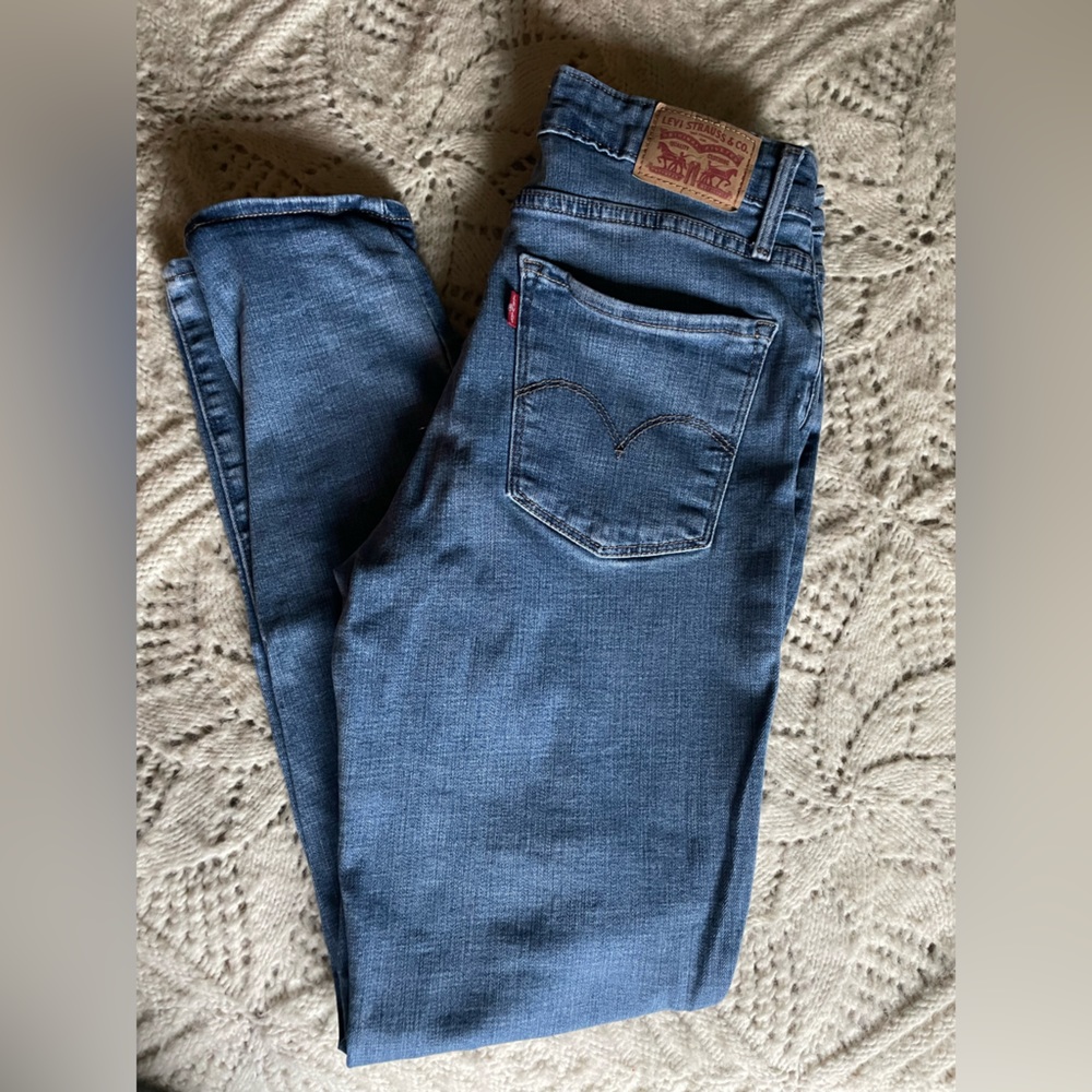 Medium Wash High Rise Levi’s